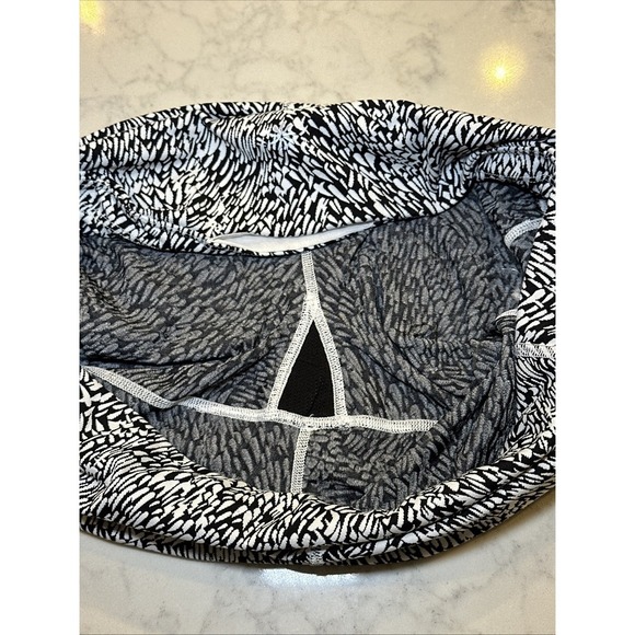 Athleta Ultimate Stash Textured 7/8 Tight Women's Size XL Tailwind Black White - Picture 8 of 10